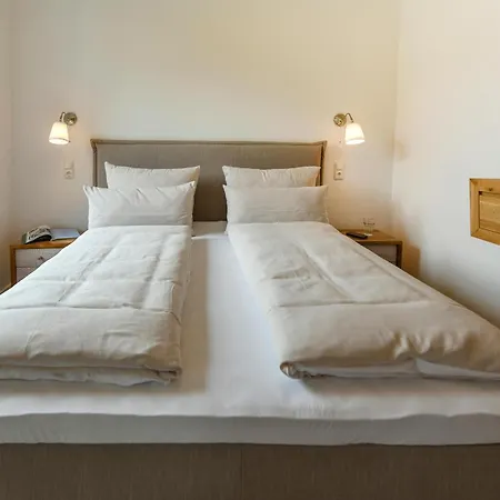 Apartment Haus Christine 1 *